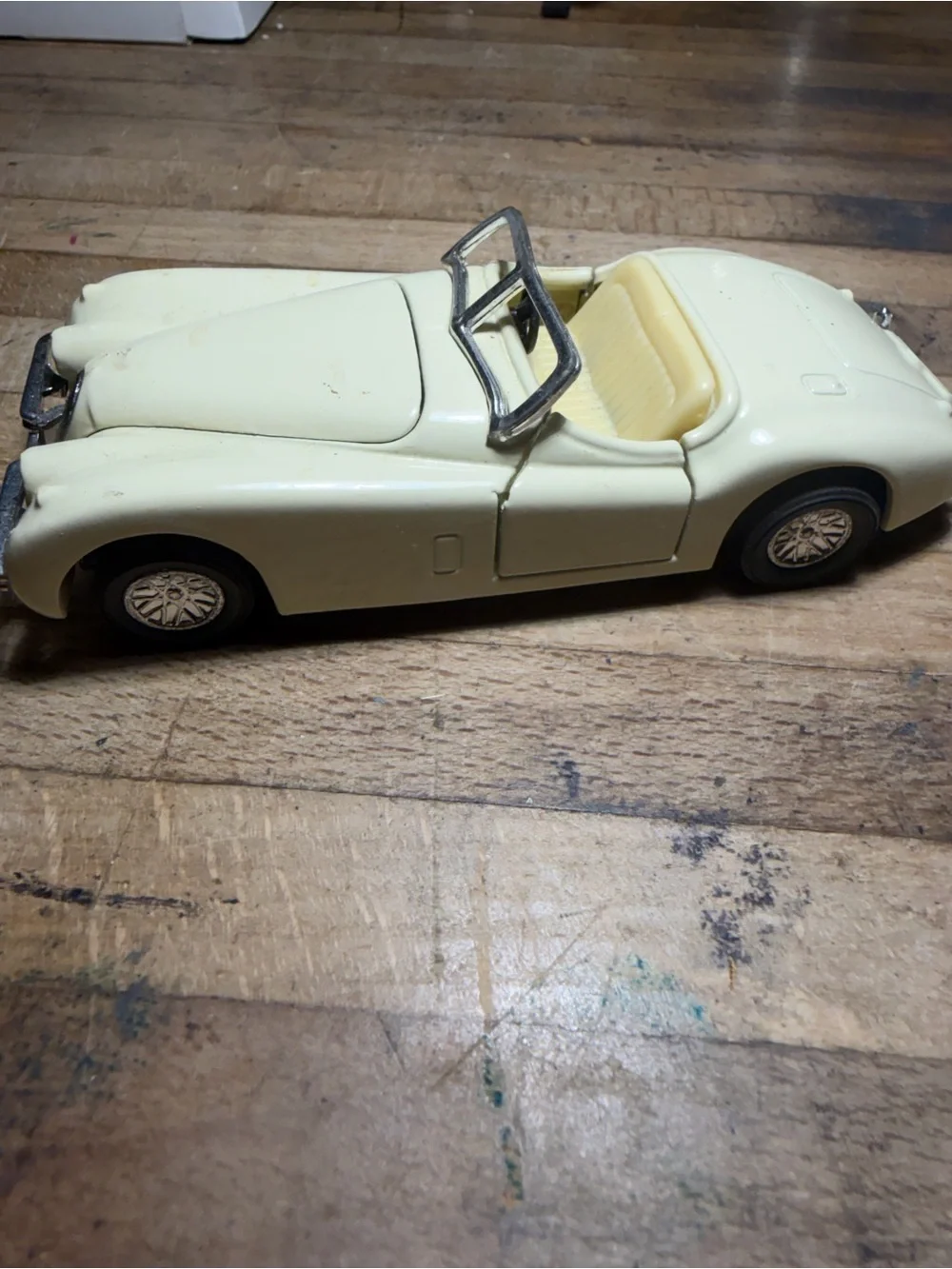 Two Vintage Diecasr 1/24 Scale Jaguar XK 120 Roadsters (Green & White)